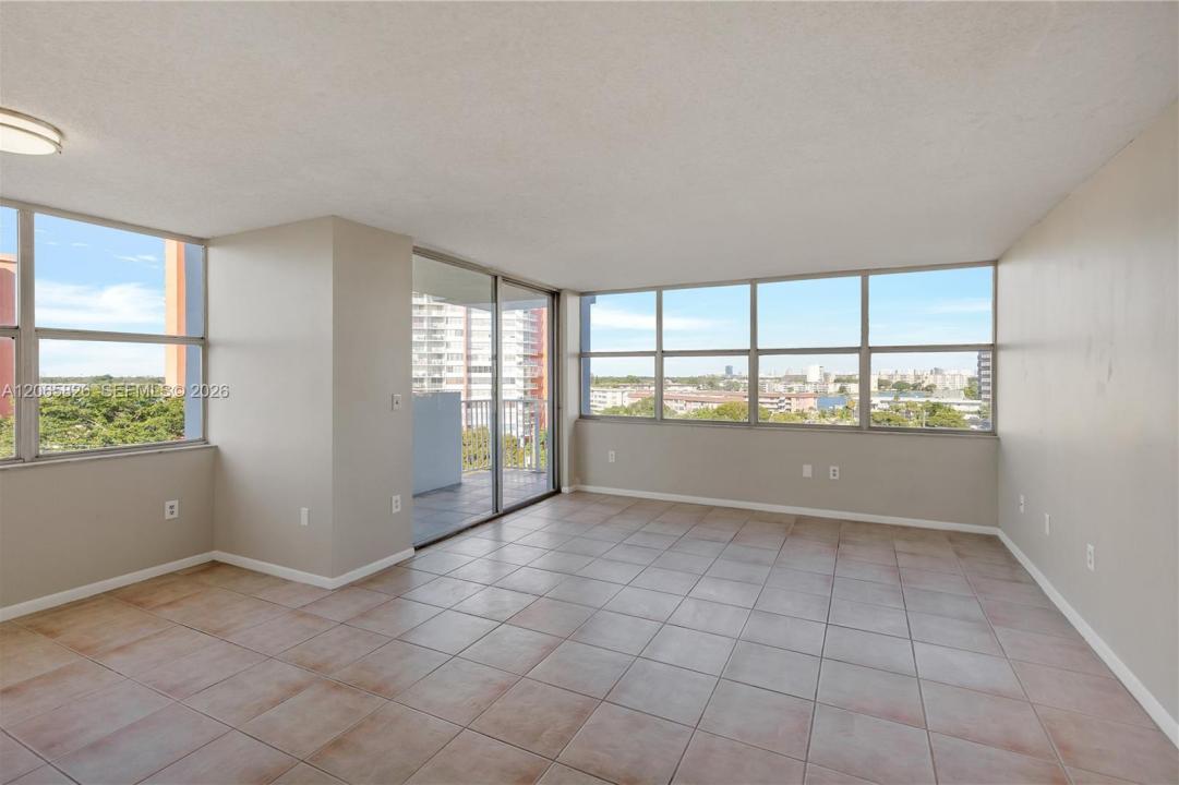 1300 NE Miami Gardens Dr 714E, Miami, Floride 33179, États-Unis