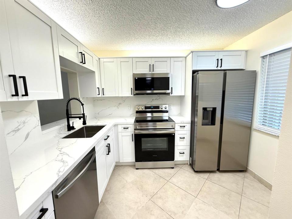 6649 Somerset Drive 205, Boca Raton, Floride 33433, États-Unis