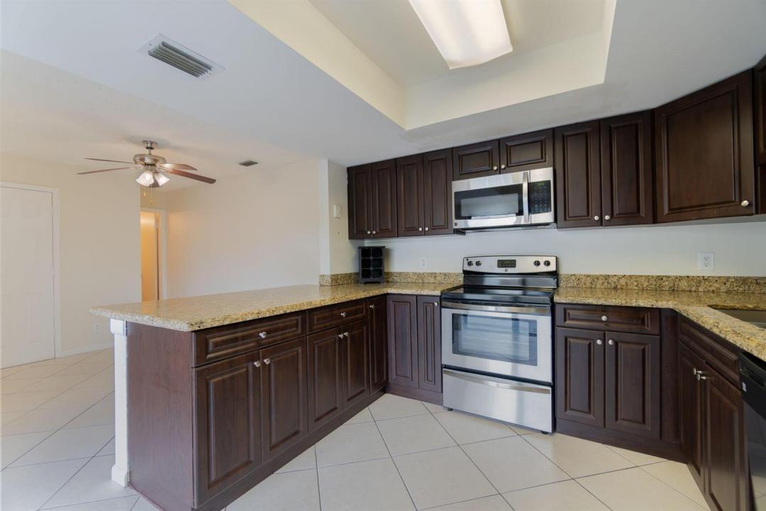 1530 Shaker Circle, Wellington, Florida 33414, USA