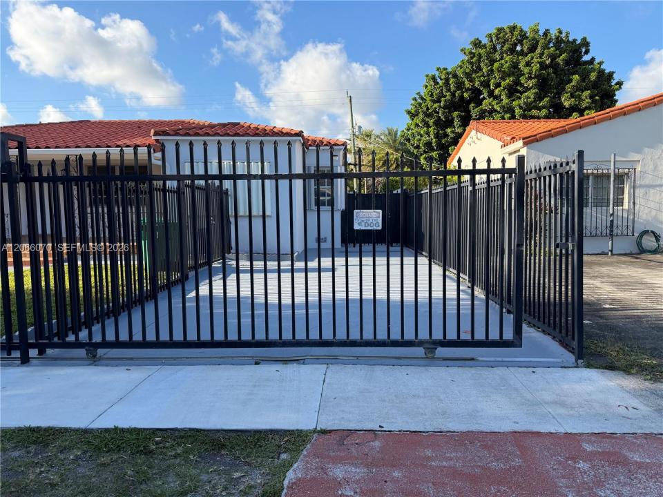 1765 SW 21st St 2, Miami, Florida 33145, USA