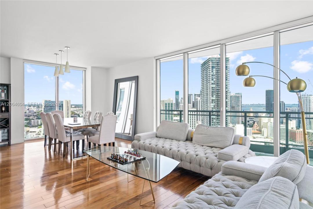 90 SW 3rd St 3504, Miami, Florida 33130, USA