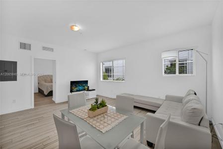 1560 Meridian Ave 207, Miami Beach, Florida 33139, USA