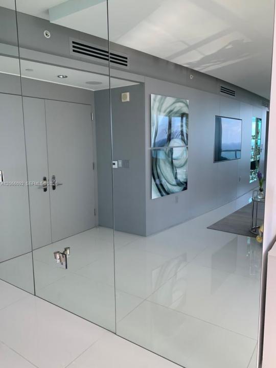 17121 Collins Ave 3808, Sunny Isles Beach, Floryda 33160, USA