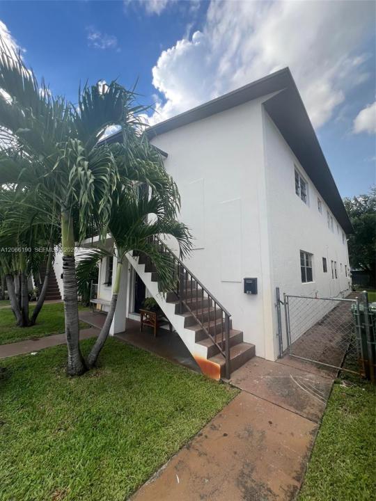 467B E 13th St 467B, Hialeah, Florida 33010, Estados Unidos