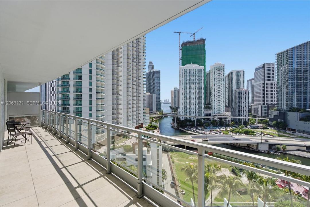 90 SW 3rd St 1801, Miami, Florida 33130, Stati Uniti