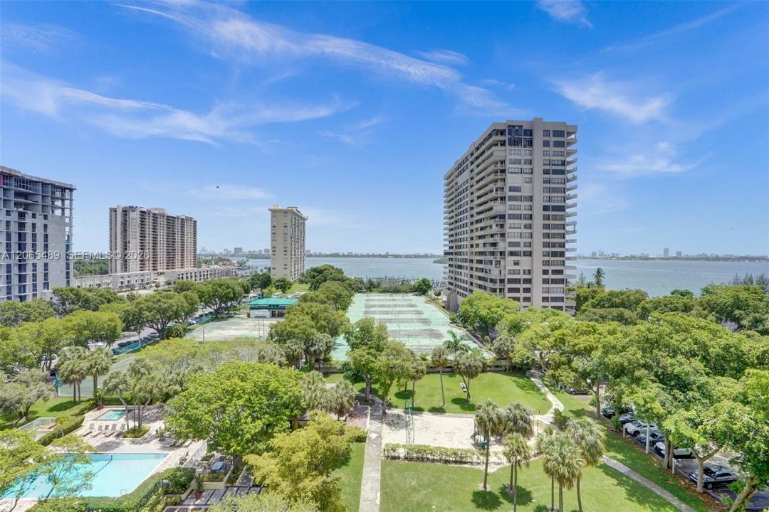 11111 Biscayne Blvd 1228, Miami, Florida 33181, USA