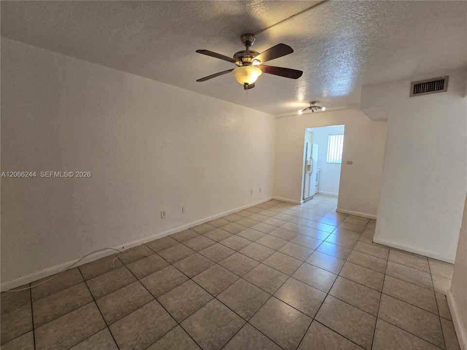 2330 NW 11th St 15, Miami, Flórida 33125, Estados Unidos