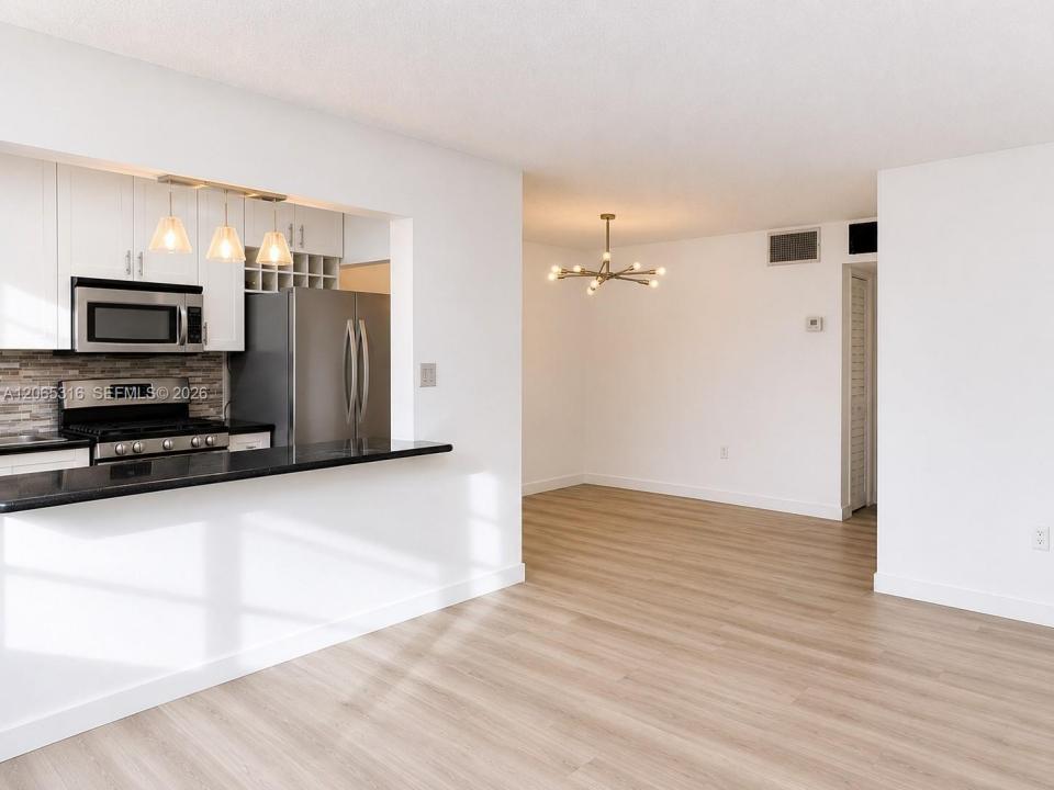 20311 NE 2nd Ave 15, Miami, Florida 33179, USA