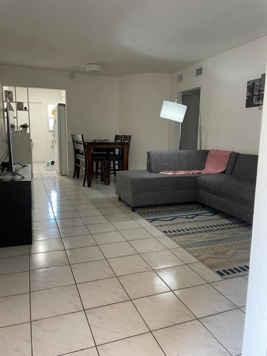 3551 SW 11th St 7B, Miami, Florida 33135, USA