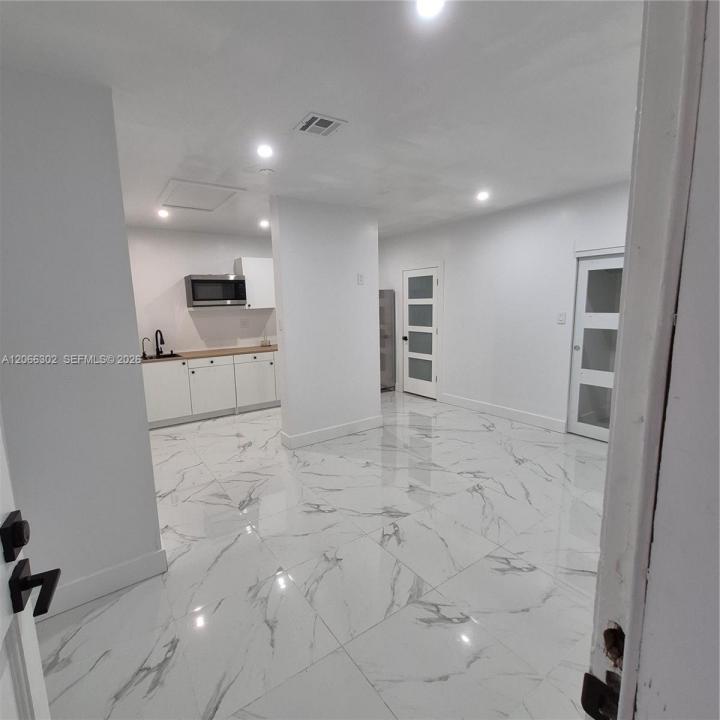 8220 NW 199th St 8220, Hialeah, Florida 33015, USA
