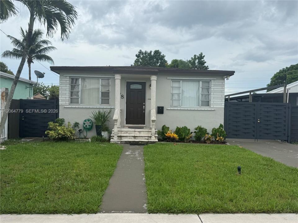 648 E 40th ST, Hialeah, Florida 33013, USA