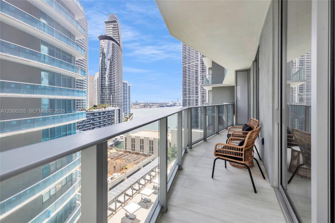 77 SE 5TH ST 2006, Miami, Floride 33131, États-Unis