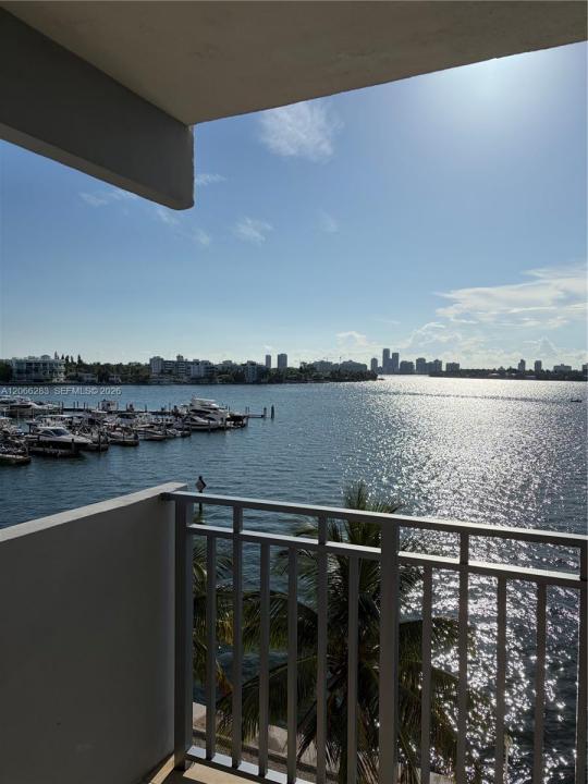 7545 E Treasure Dr 5G, North Bay Village, Floride 33141, États-Unis