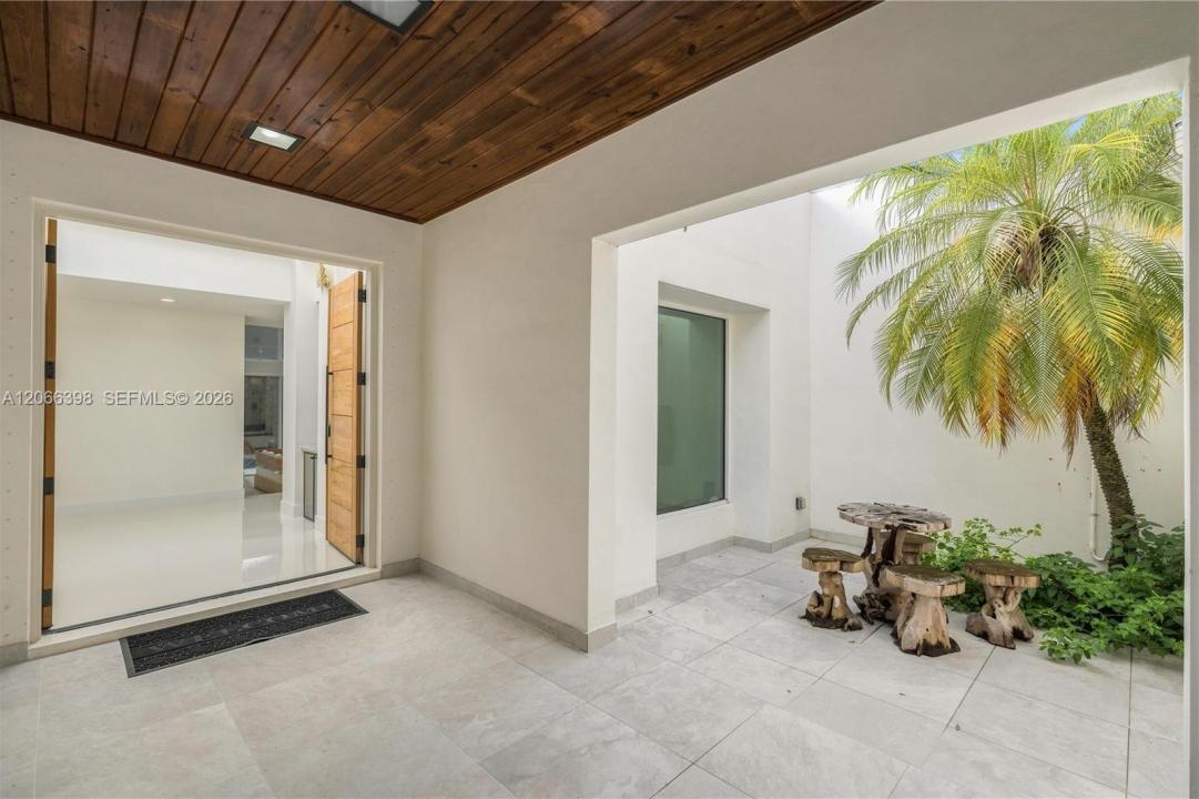 16203 NW 82nd Pl, Miami Lakes, Florida 33016, USA