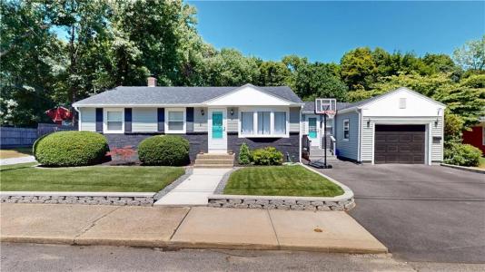 21 Eileen Drive, Coventry, Rhode Island 02816, USA
