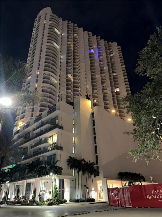 350 S Miami Ave 304, Miami, Florida 33130, Stati Uniti