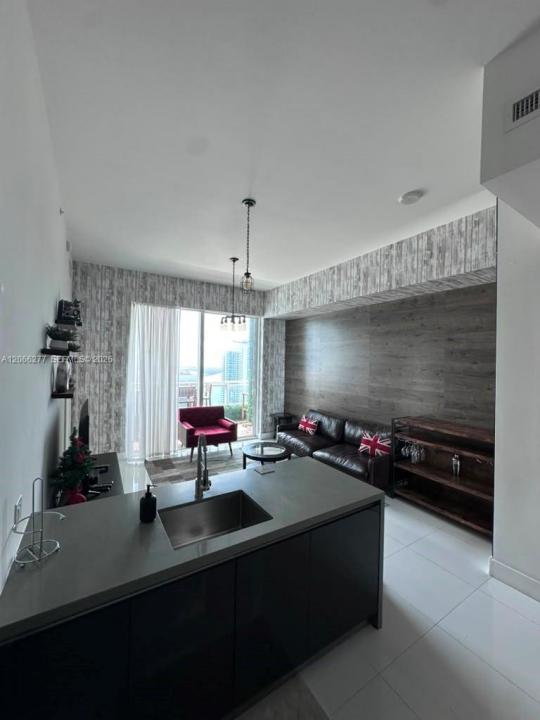 1080 Brickell Ave 4202, Miami, Floryda 33131, USA