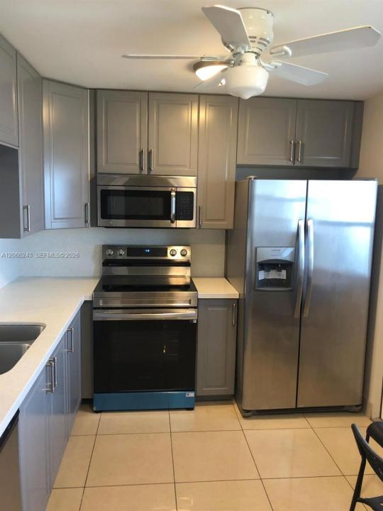 319 NE 14th Ave 707, Hallandale Beach, Floride 33009, États-Unis