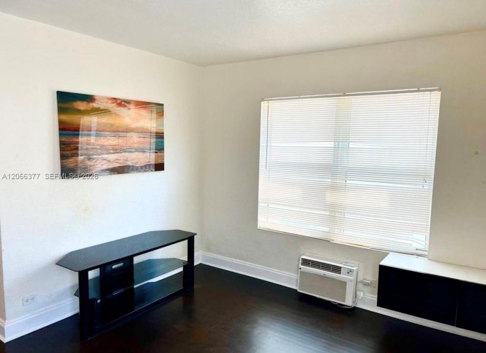 7334 Harding Ave 4, Miami Beach, Floryda 33141, USA