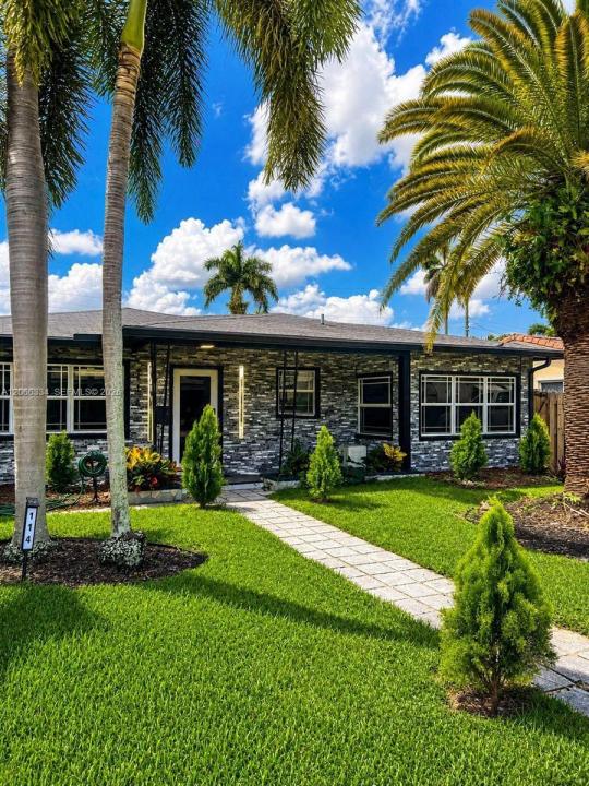 114 NE 2nd Pl, Dania Beach, Florida 33004, USA