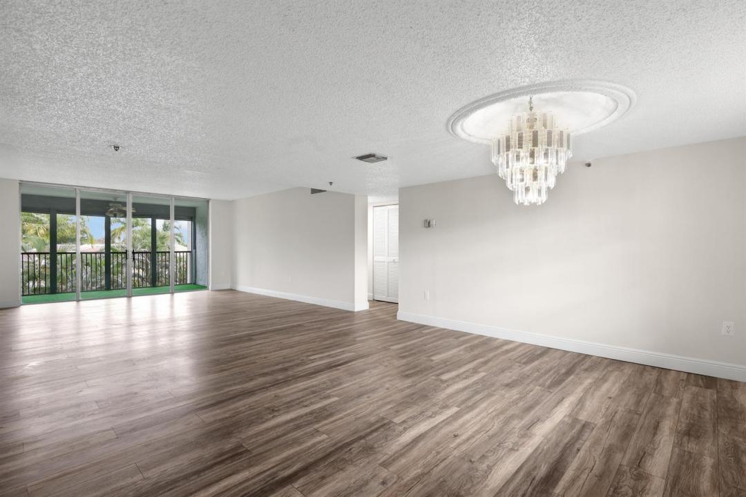 3940 INVERRARY Boulevard 404-A, Lauderhill, Floride 33319, États-Unis