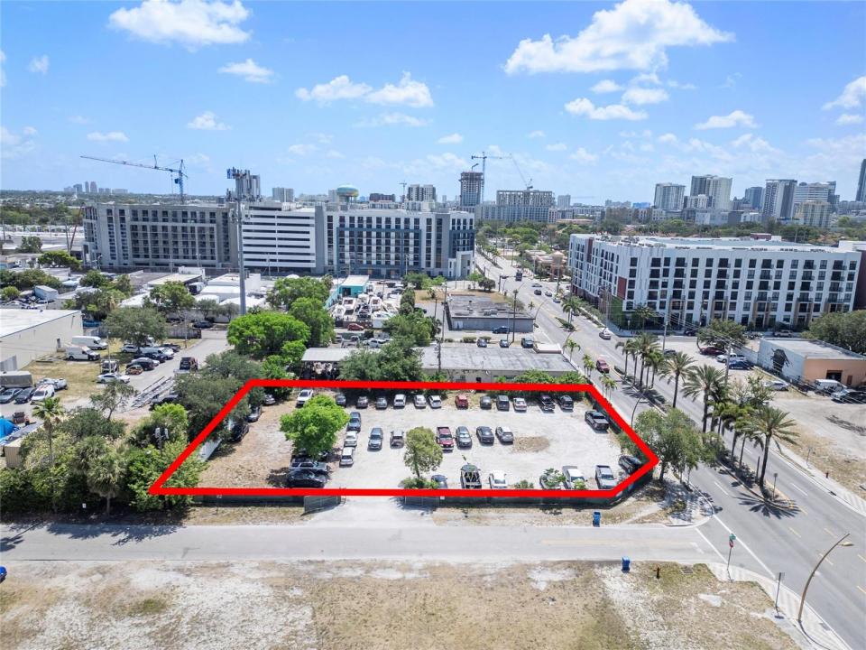 606 NW 8th Avenue, Fort Lauderdale, Florida 33311, USA