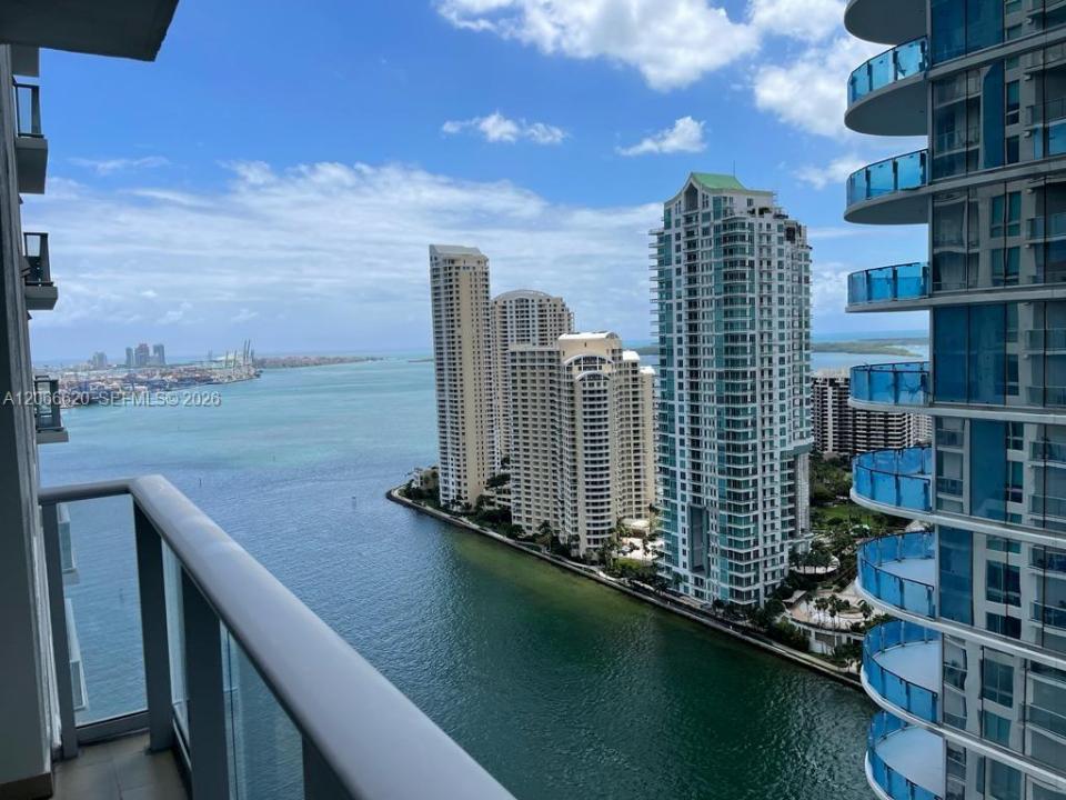 300 S Biscayne Blvd T-2804, Miami, Florida 33131, Stati Uniti
