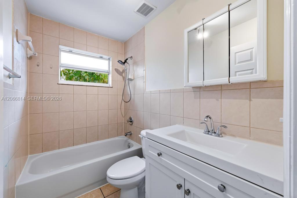 3072 NW 14th St REAR, Miami, Florida 33125, Stati Uniti