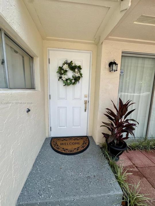 832 NW 81st Way 9, Plantation, Florida 33324, Stati Uniti
