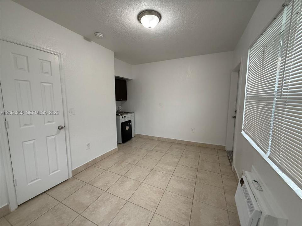 1255 SW 6th St 1, Miami, Florida 33135, USA