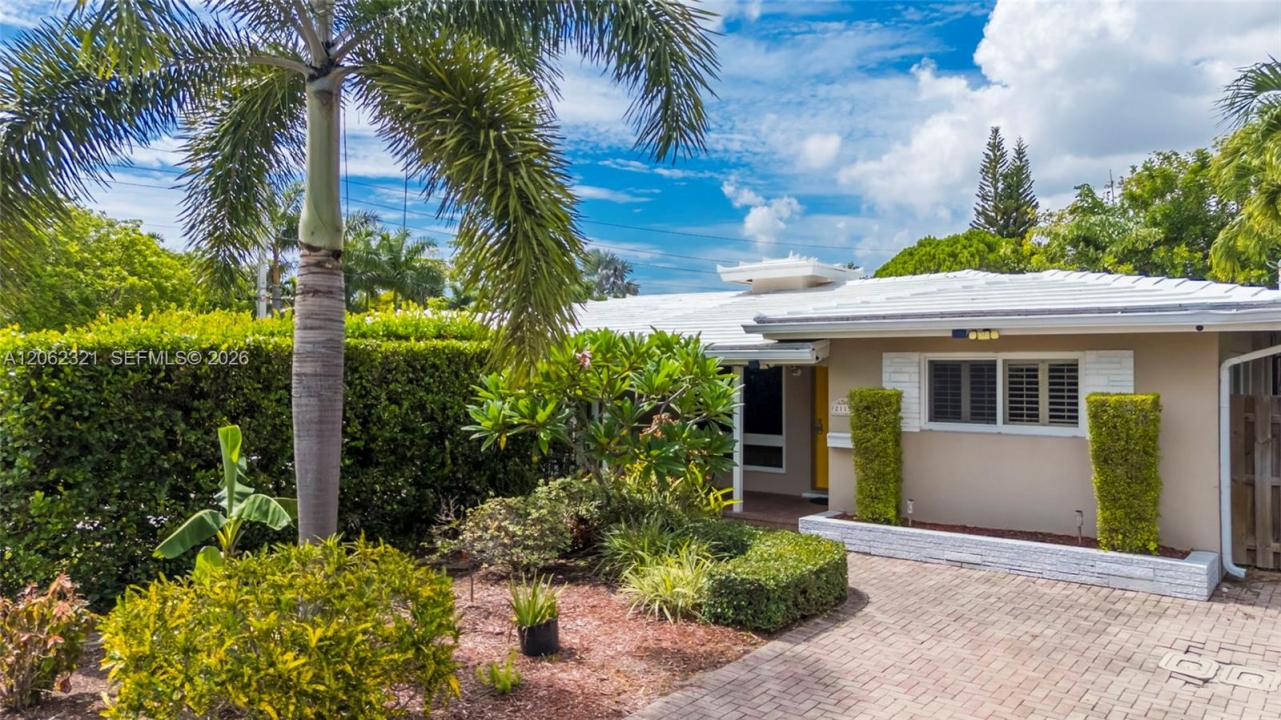 2115 NE 15th Ave, Wilton Manors, Florida 33305, USA