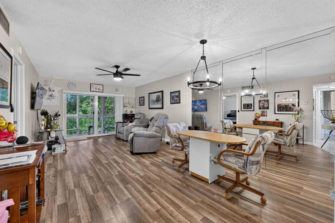 8400 LAGOS DE CAMPO Boulevard 303, Tamarac, Floride 33321, États-Unis