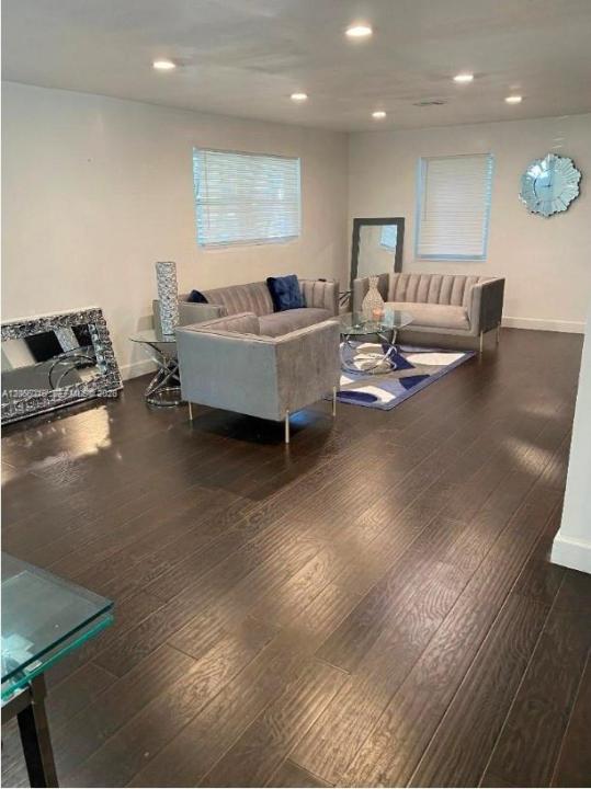 948 NW 84th Ter, Miami, Floryda 33150, USA