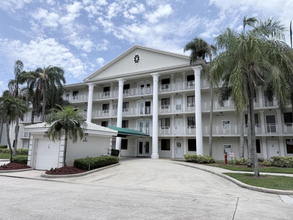 6025 S BALBOA Circle 306, Boca Raton, Florida 33433, USA