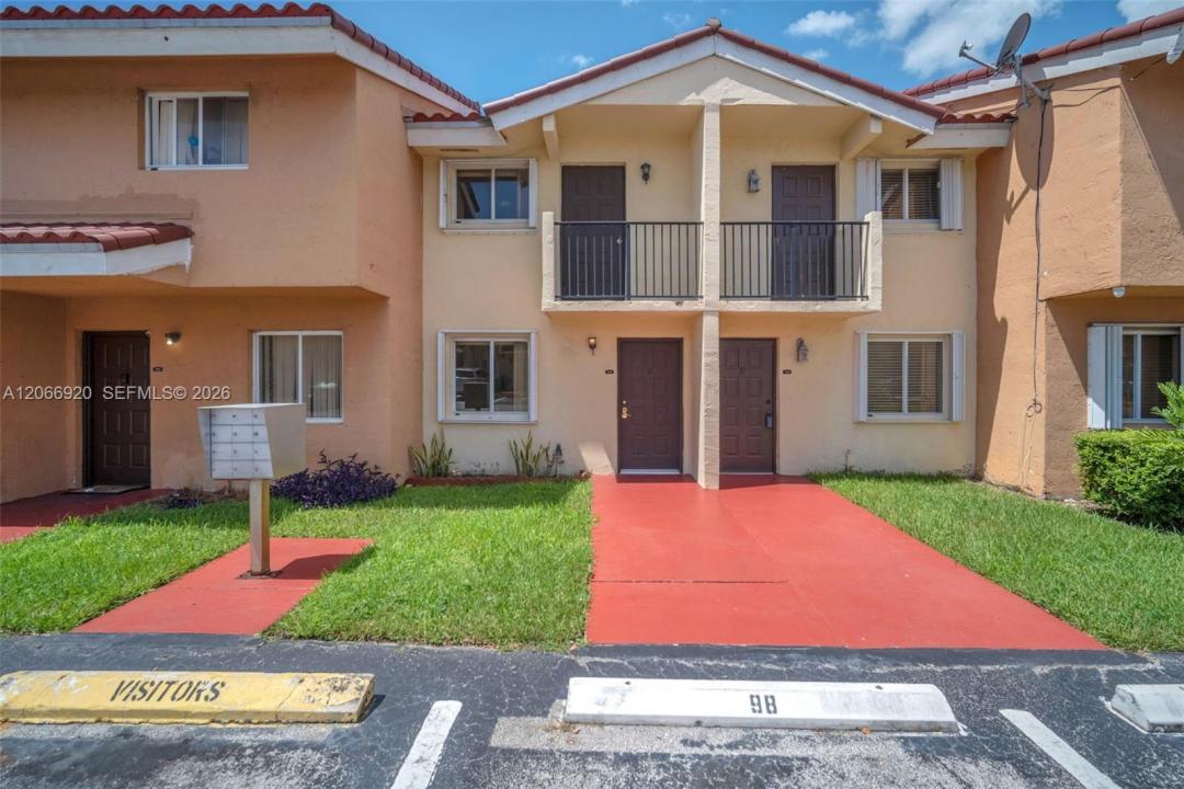 560 NW 82nd Pl 305, Miami, Florida 33126, USA