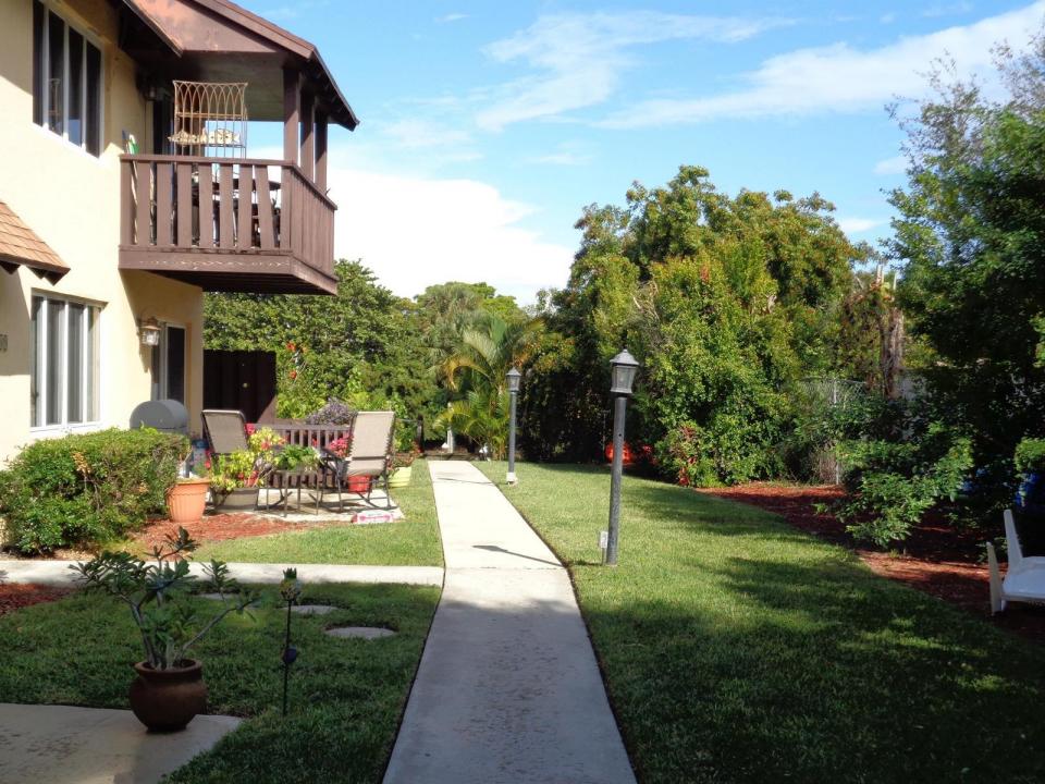 312 SOUTHWIND Drive 104, North Palm Beach, Florida 33408, USA