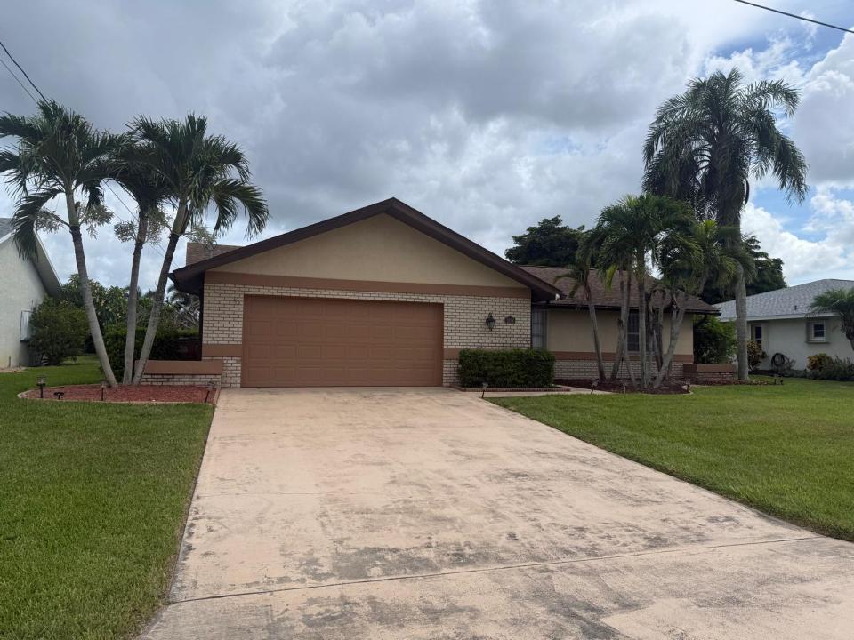 1824 SE 1ST Terrace, Cape Coral, Florida 33990, USA