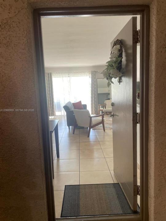 10393 N Kendall Dr U6, Miami, Florida 33176, USA
