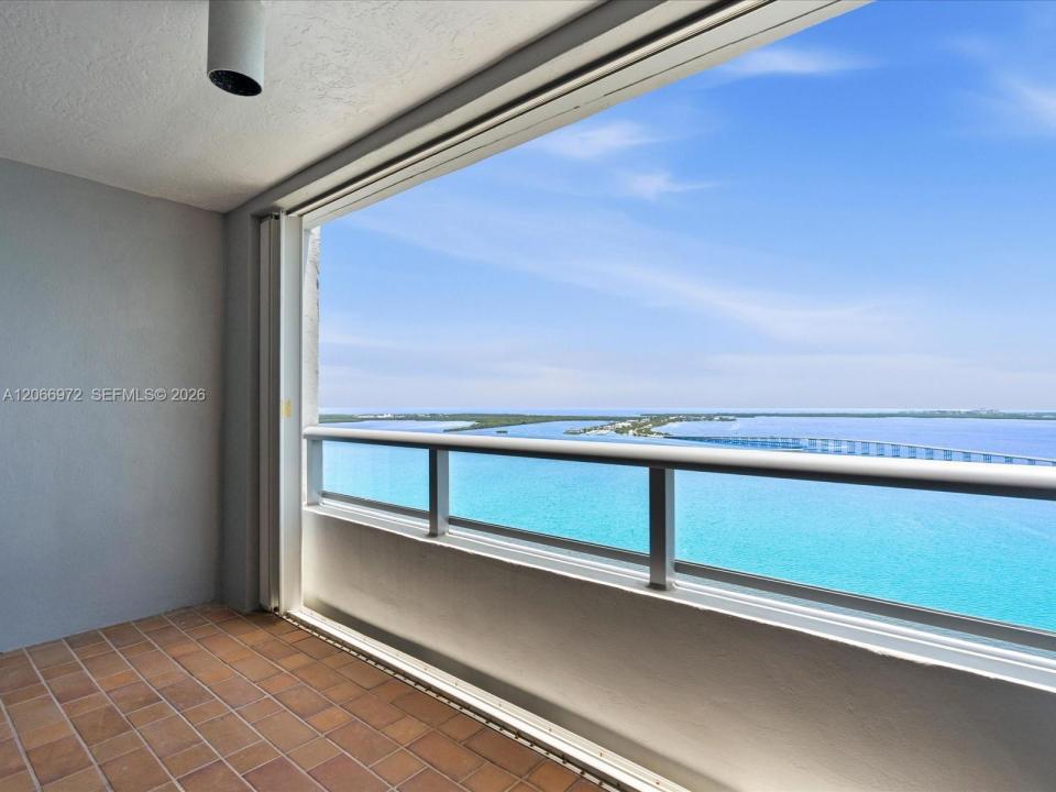1541 Brickell Ave B3804, Miami, Florida 33129, USA