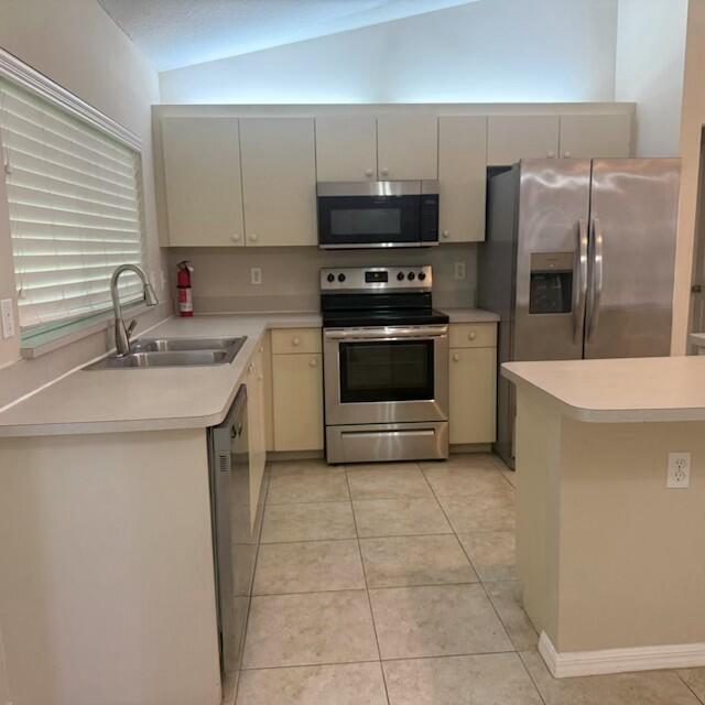 2847 SW SOUTH CALABRIA Circle, Port St. Lucie, Florida 34953, USA