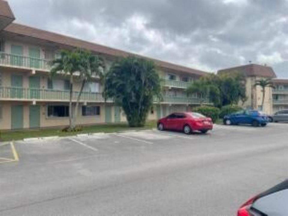 400 Village Green W Circle 202, Palm Springs, Florida 33461, USA