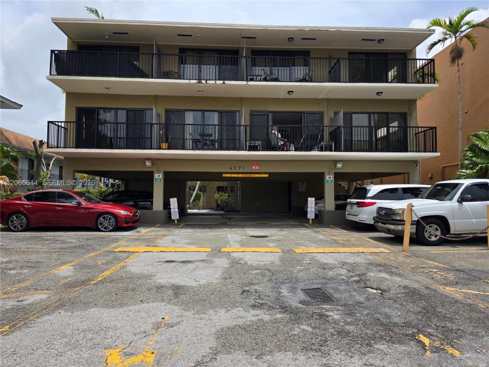 4271 NW 11th St 4, Miami, Florida 33126, Stati Uniti
