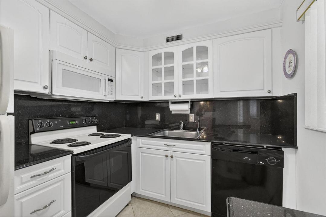 100 SHEFFIELD E, West Palm Beach, Florida 33417, USA