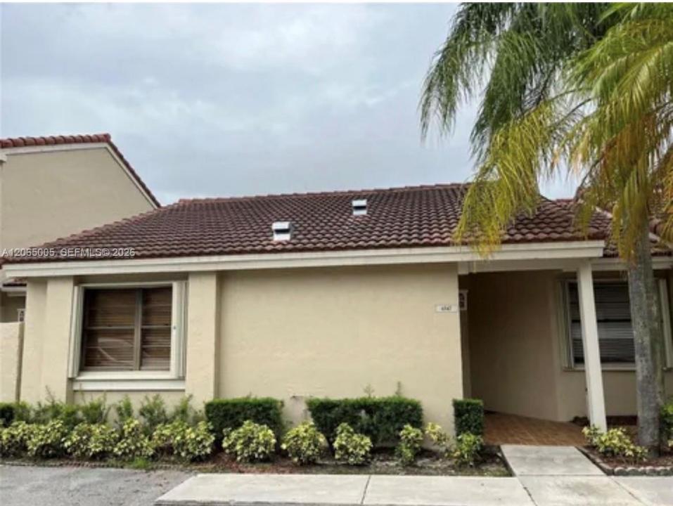 6547 NW 170th Ter, Hialeah, Florida 33015, Stati Uniti