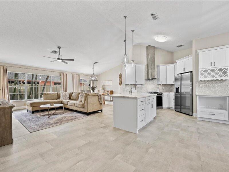 237 MOCCASIN W Trail, Jupiter, Florida 33458, USA