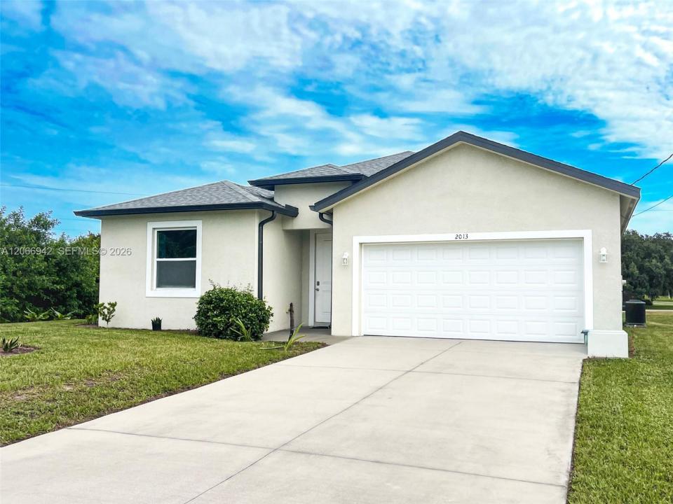 2013 Odessa Circle, La Belle, Florida 33935, USA