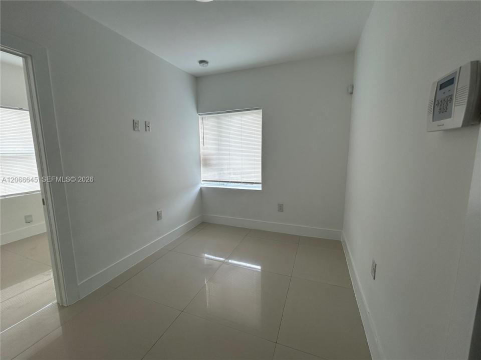 1890 NW 35 St 7, Miami, Floride 33126, États-Unis