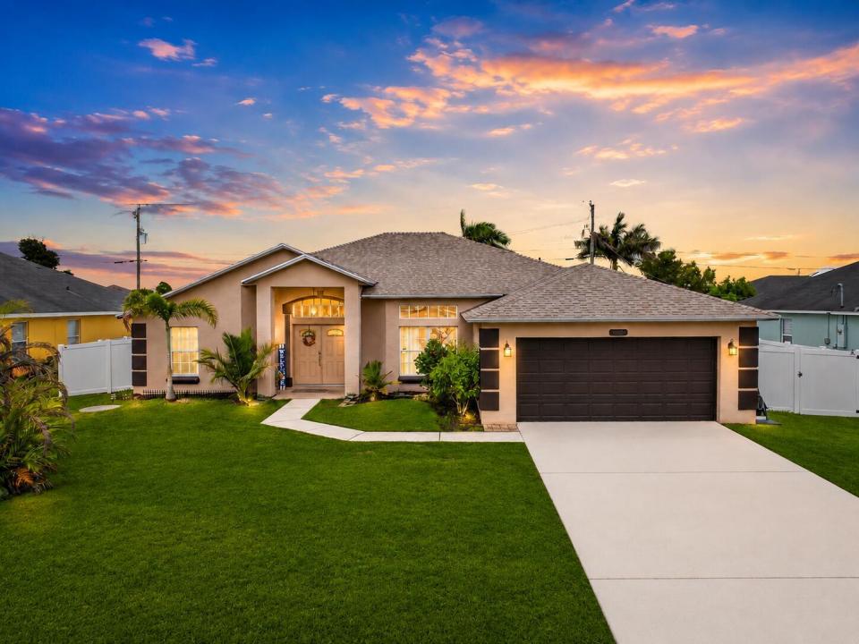 1929 SW Breezeway Street, Port St. Lucie, Florida 34987, USA