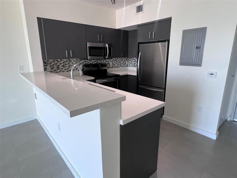 729 NW 2 Street 605, Miami, Florida 33128, USA