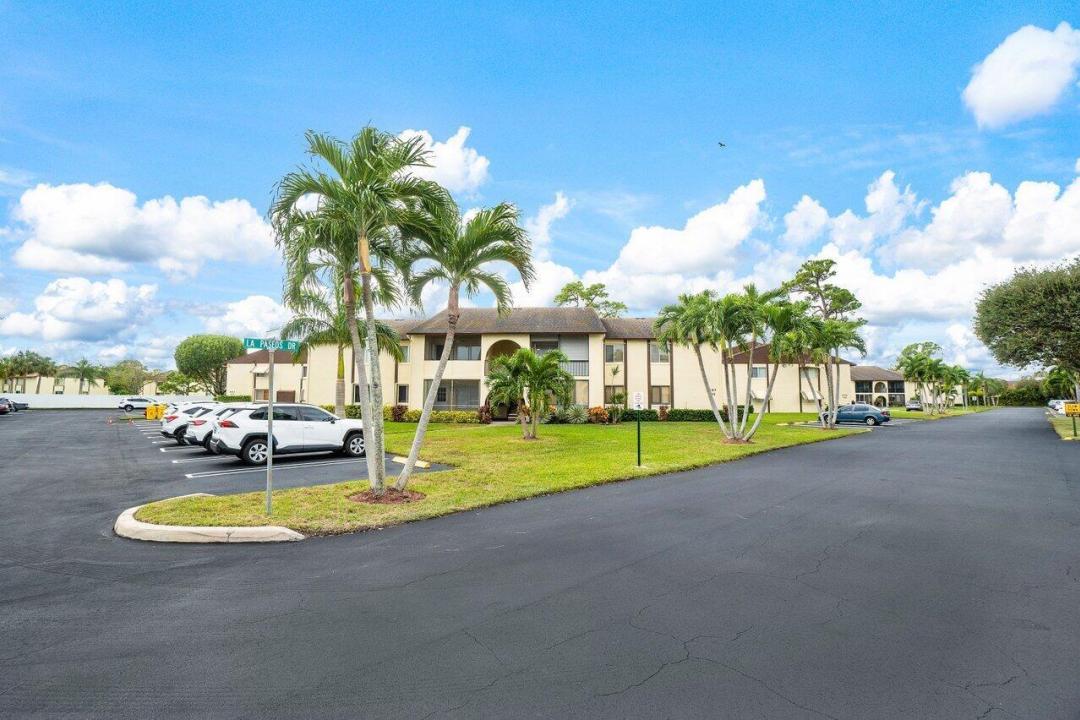 3587 LA PLAYAS B-2, Florida 33463, USA